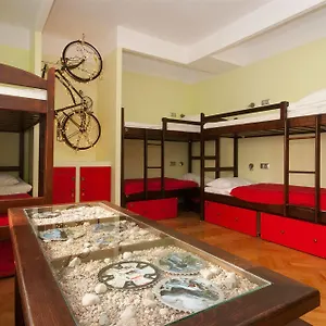 Helvetia - Private In City Center And Old Town Hostel